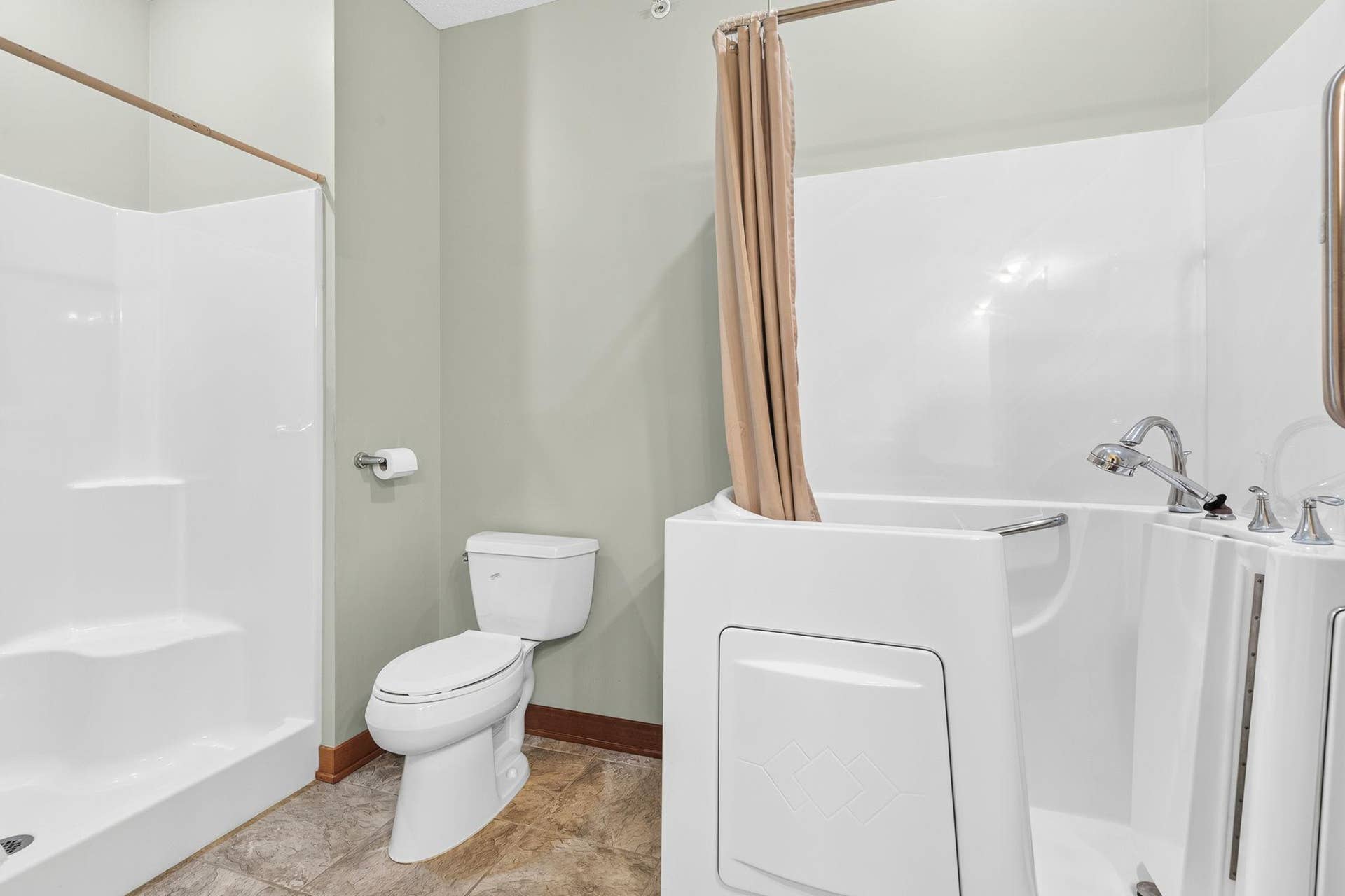 5845 Oakgreen Court N, Stillwater, MN 55082 20-web-or-mls-5845 Oakgreen Court North Stillwater-16.jpg