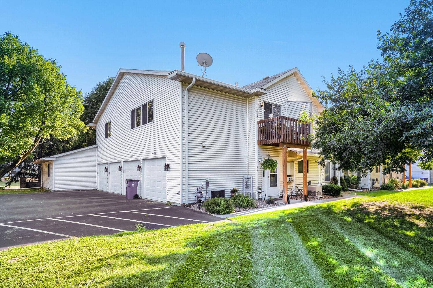 4190 White Bear Parkway, #1207, White Bear Lake, MN 55110 Welcome Home To This Wonderful Townhome Next To Fox Meadow Park