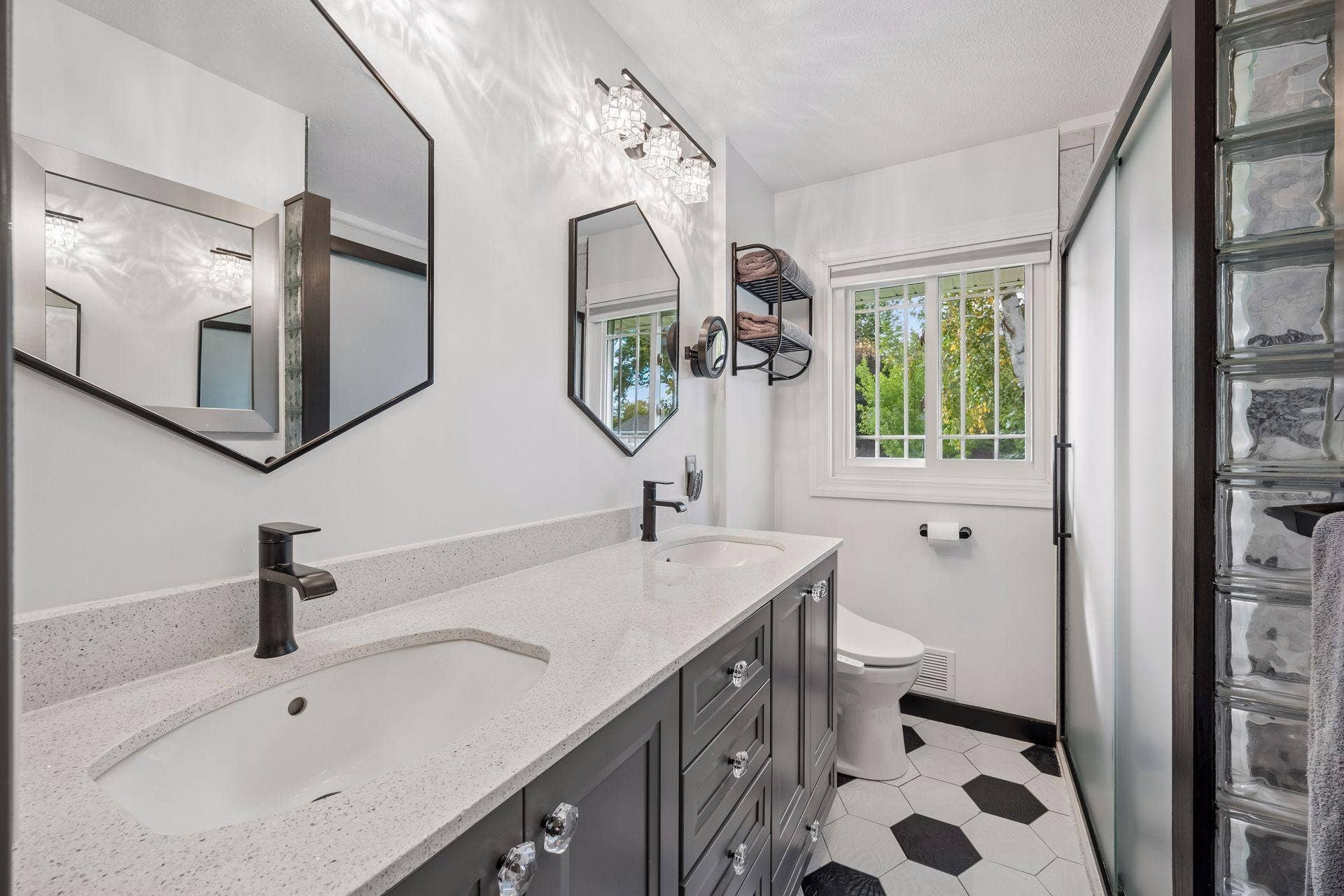 7611 Kiowa Avenue, Chanhassen, MN 55317 7611 Kiowa Avenue, Chanhassen, MN 55317