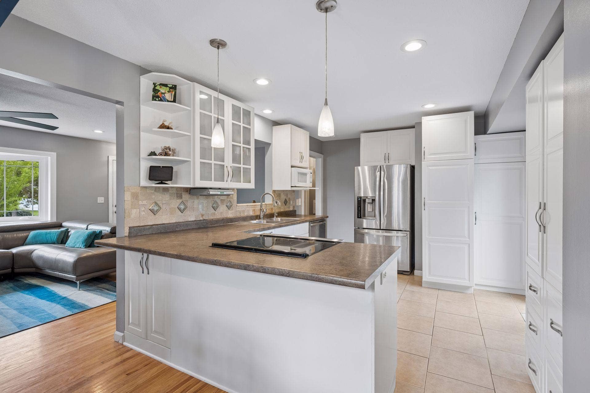 7611 Kiowa Avenue, Chanhassen, MN 55317 7611 Kiowa Avenue, Chanhassen, MN 55317