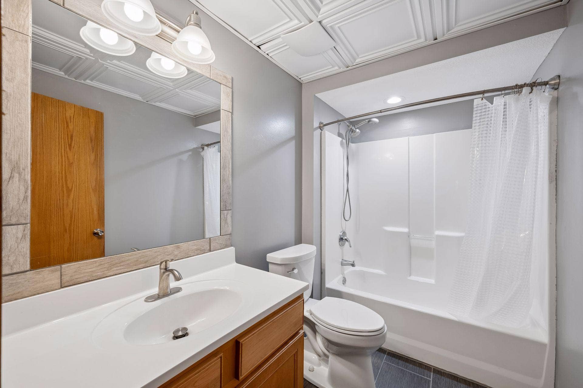 7611 Kiowa Avenue, Chanhassen, MN 55317 7611 Kiowa Avenue, Chanhassen, MN 55317