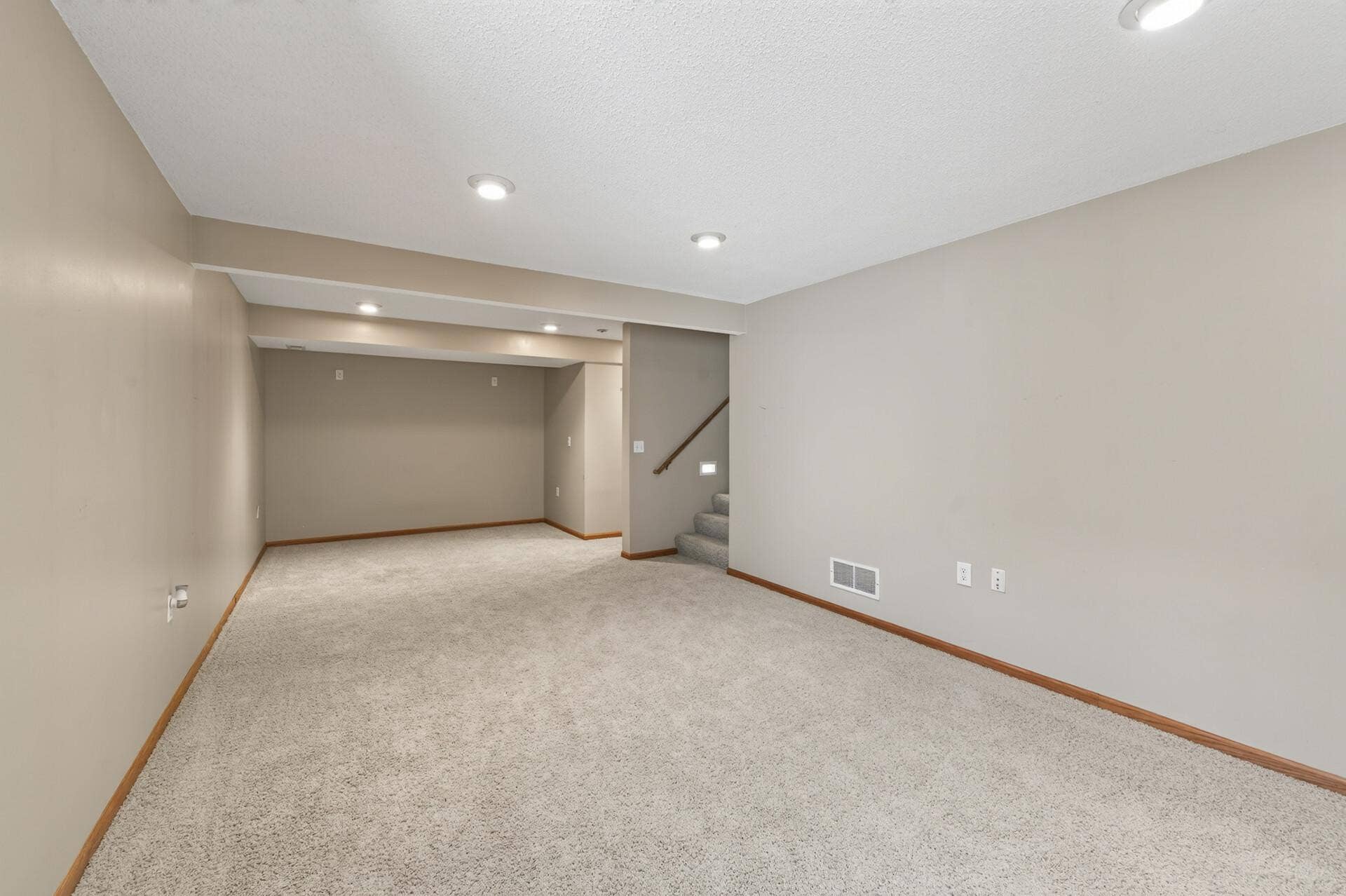 6193 Courtly Road, #E, Woodbury, MN 55125 34_6193_Courtly_Rd_E34_mls.jpg