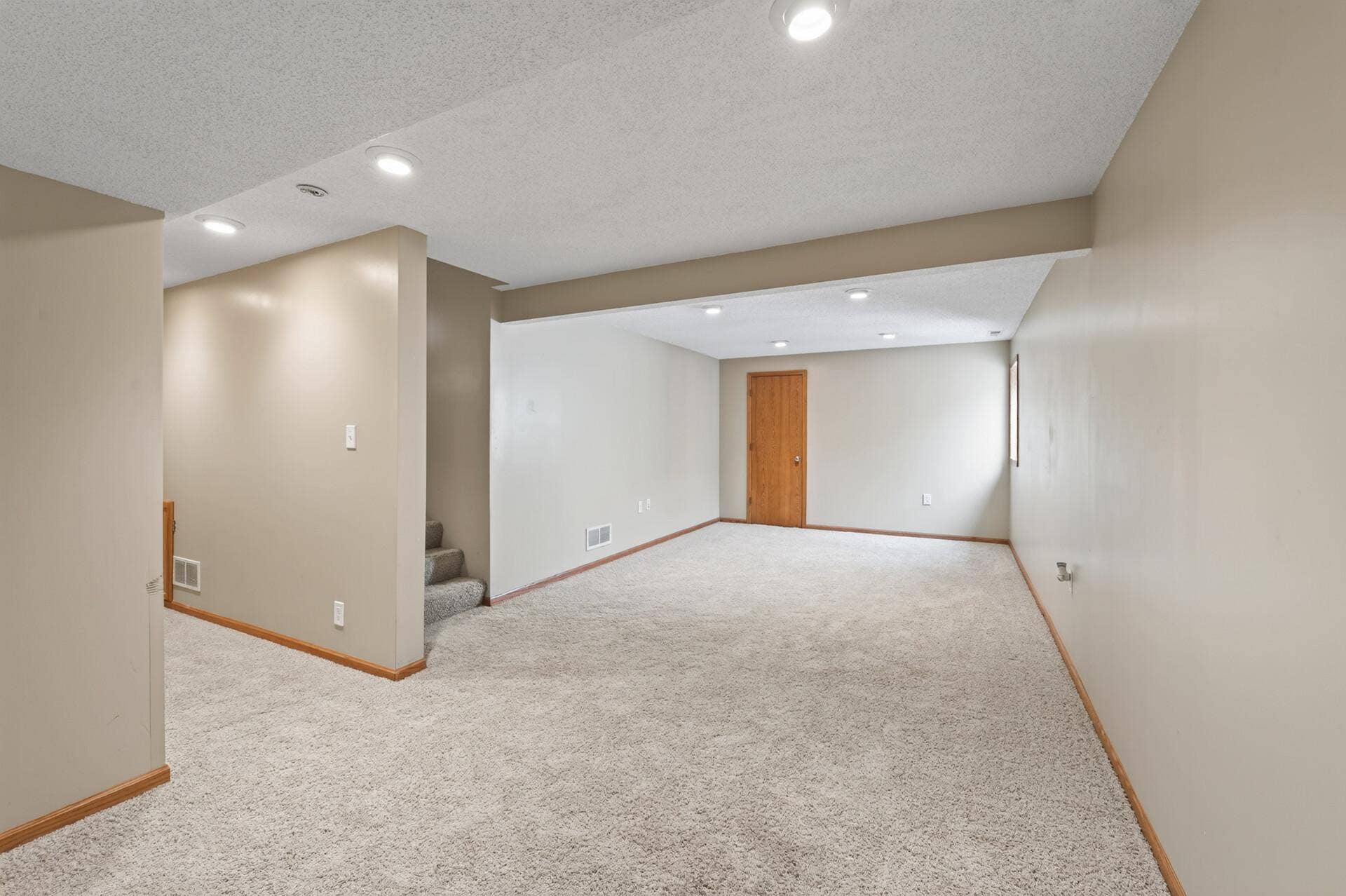 6193 Courtly Road, #E, Woodbury, MN 55125 33_6193_Courtly_Rd_E33_mls.jpg