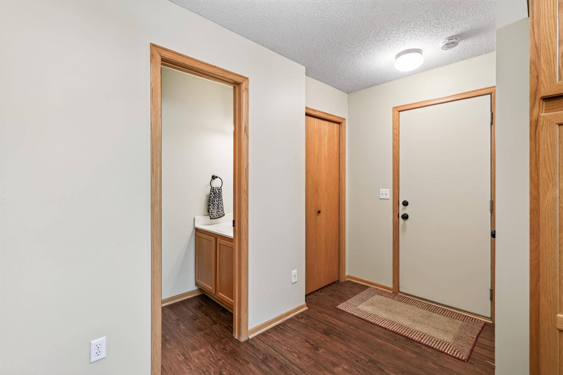 6193 Courtly Road, #E, Woodbury, MN 55125 20_6193_Courtly_Rd_E20_mls.jpg