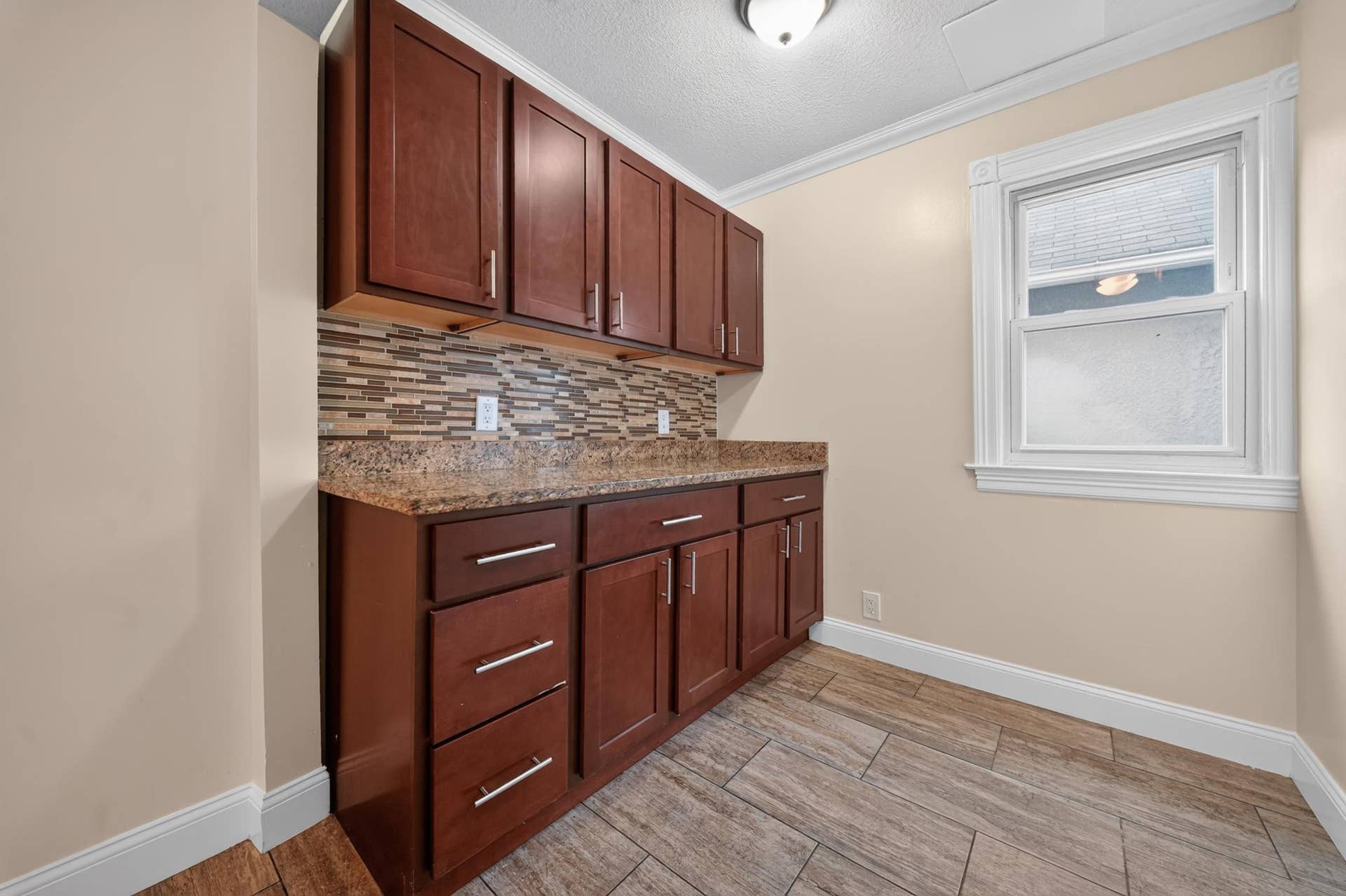 3947 Dupont Avenue N, 81, Minneapolis, MN 55412 DSC01077.jpg