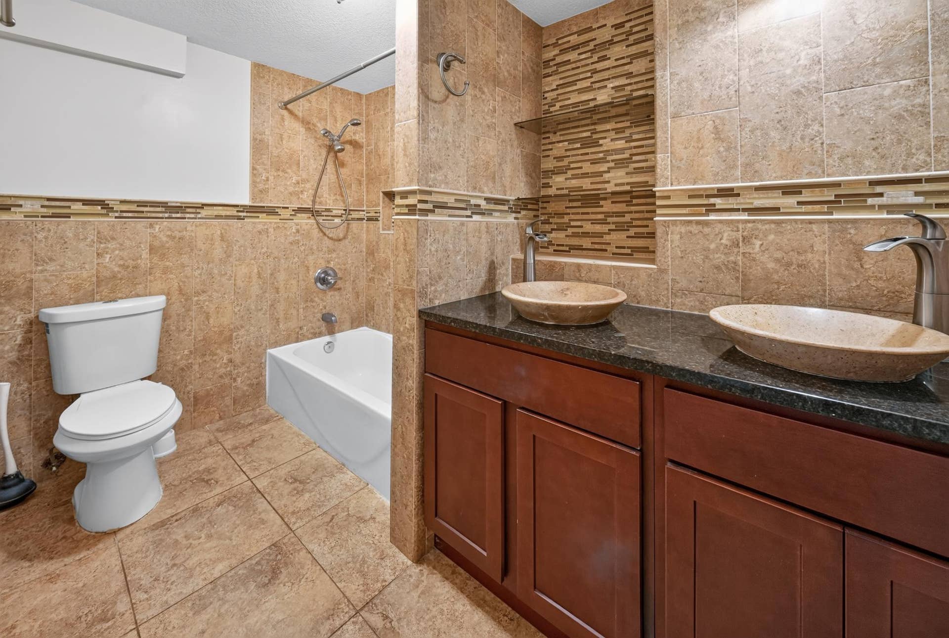 3947 Dupont Avenue N, 81, Minneapolis, MN 55412 DSC01056.jpg