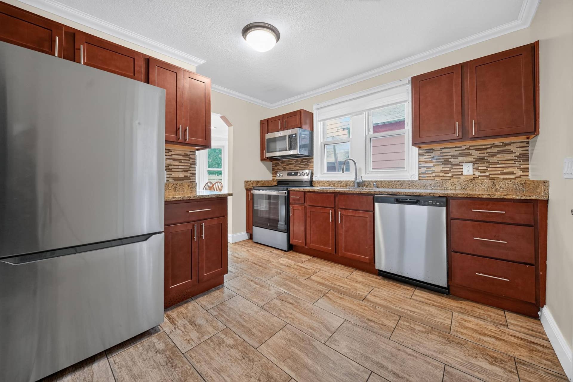 3947 Dupont Avenue N, 81, Minneapolis, MN 55412 DSC01083.jpg