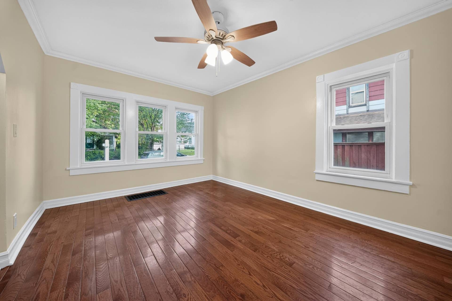 3947 Dupont Avenue N, 81, Minneapolis, MN 55412 DSC01100.jpg