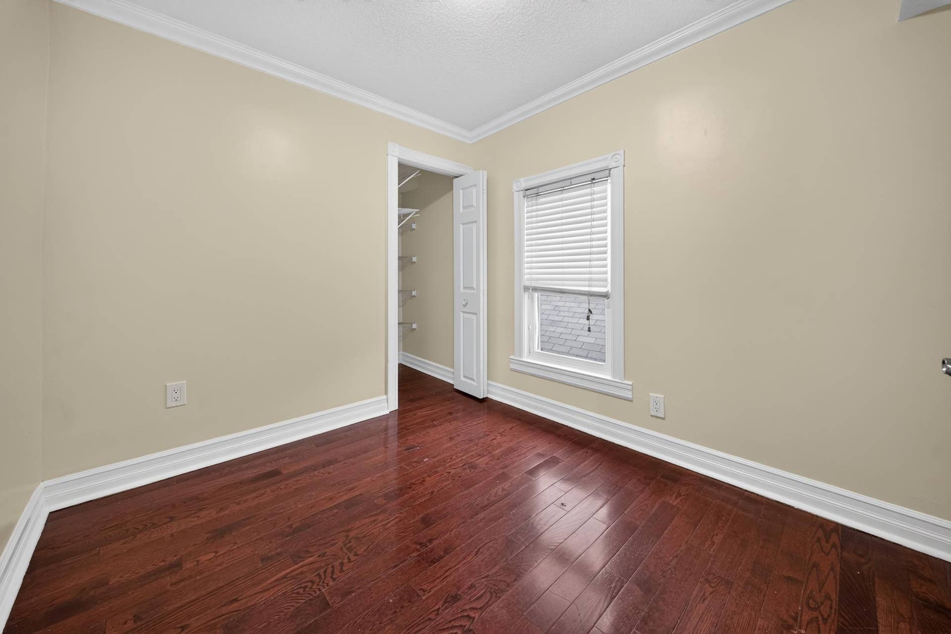 3947 Dupont Avenue N, 81, Minneapolis, MN 55412 DSC01052.jpg
