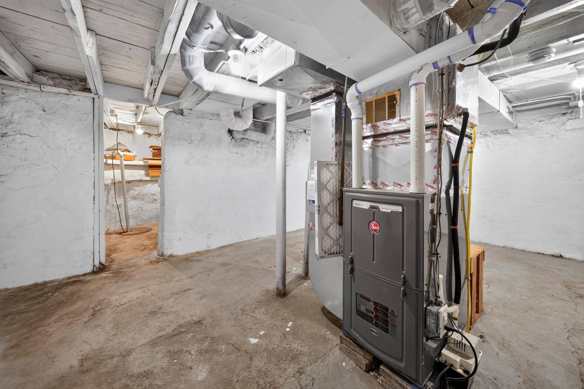 3947 Dupont Avenue N, 81, Minneapolis, MN 55412 DSC01116.jpg