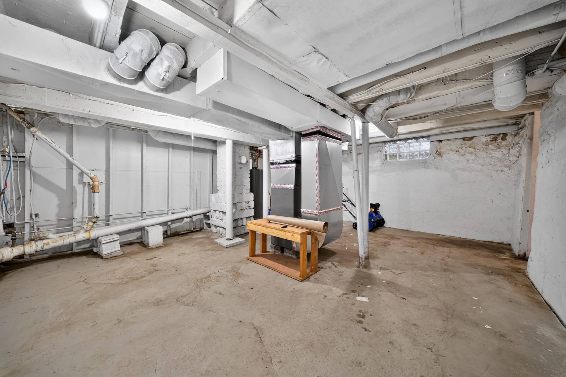 3947 Dupont Avenue N, 81, Minneapolis, MN 55412 DSC01111.jpg