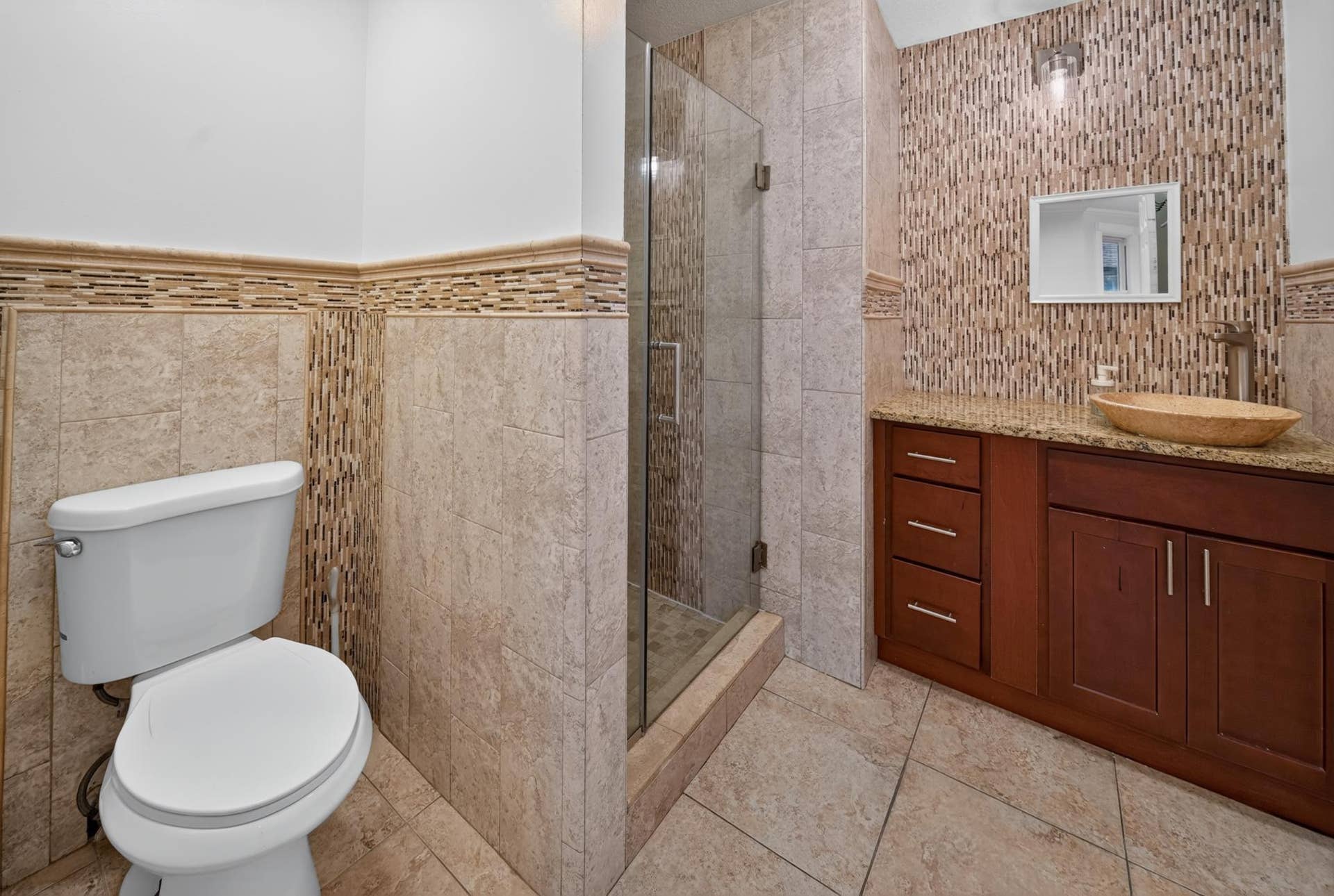 3947 Dupont Avenue N, 81, Minneapolis, MN 55412 DSC01032.jpg