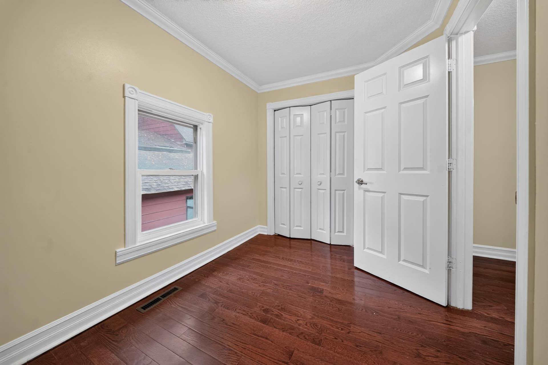 3947 Dupont Avenue N, 81, Minneapolis, MN 55412 DSC01053.jpg