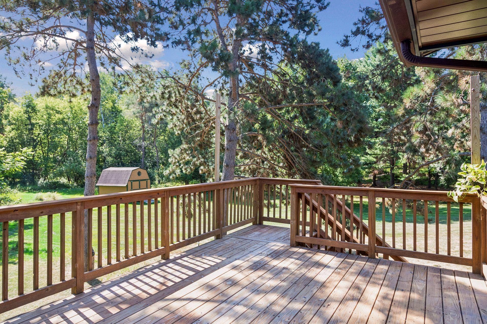 8249 Deer Pond Court N, Lake Elmo, MN 55042 Privacy, nature and wildlife!