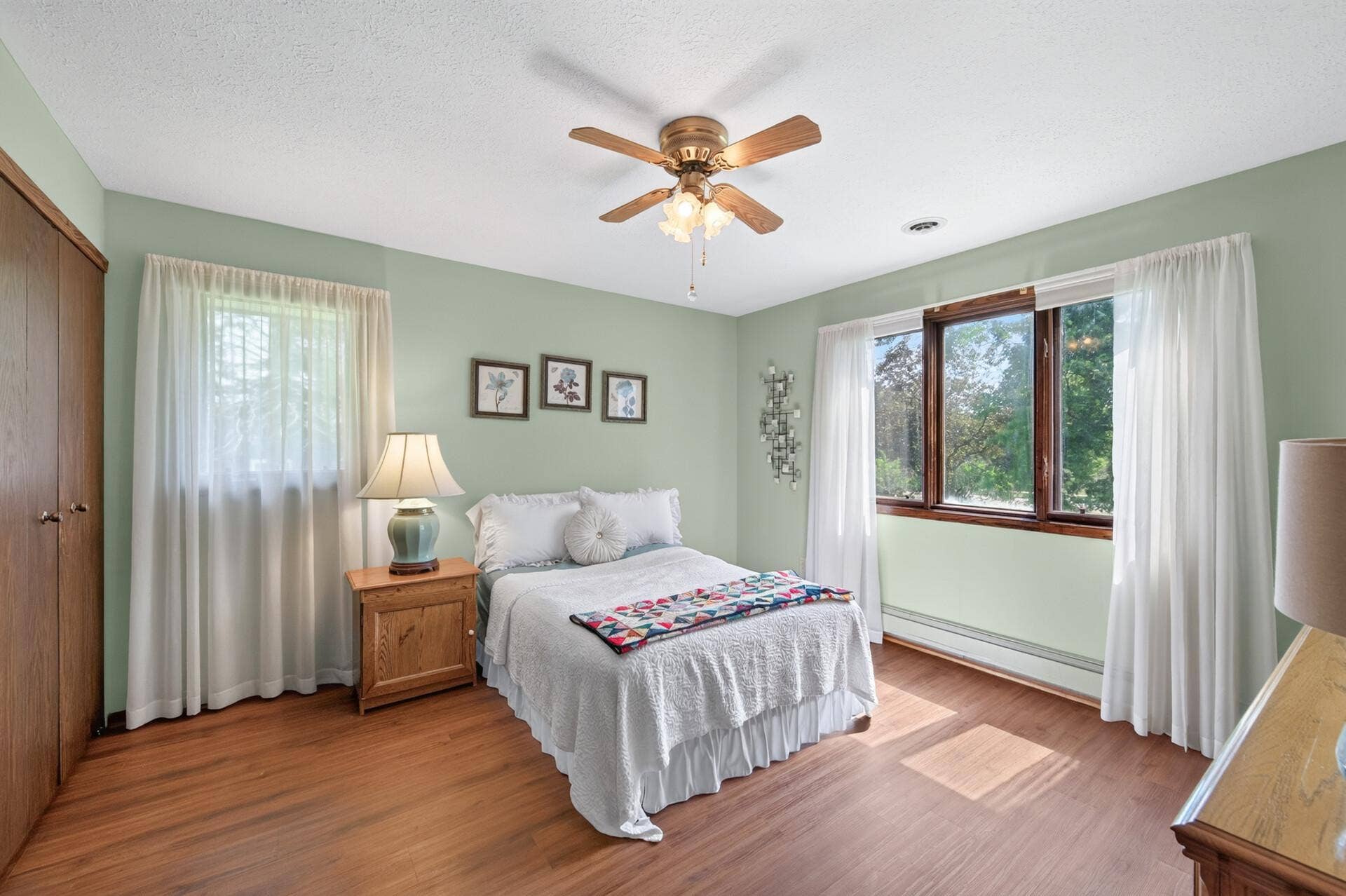 3800 101st Avenue N, Brooklyn Park, MN 55443 The primary bedroom on the upper level has a laminate floor and ceiling fan, lots of natural light coming in from the 2 windows.