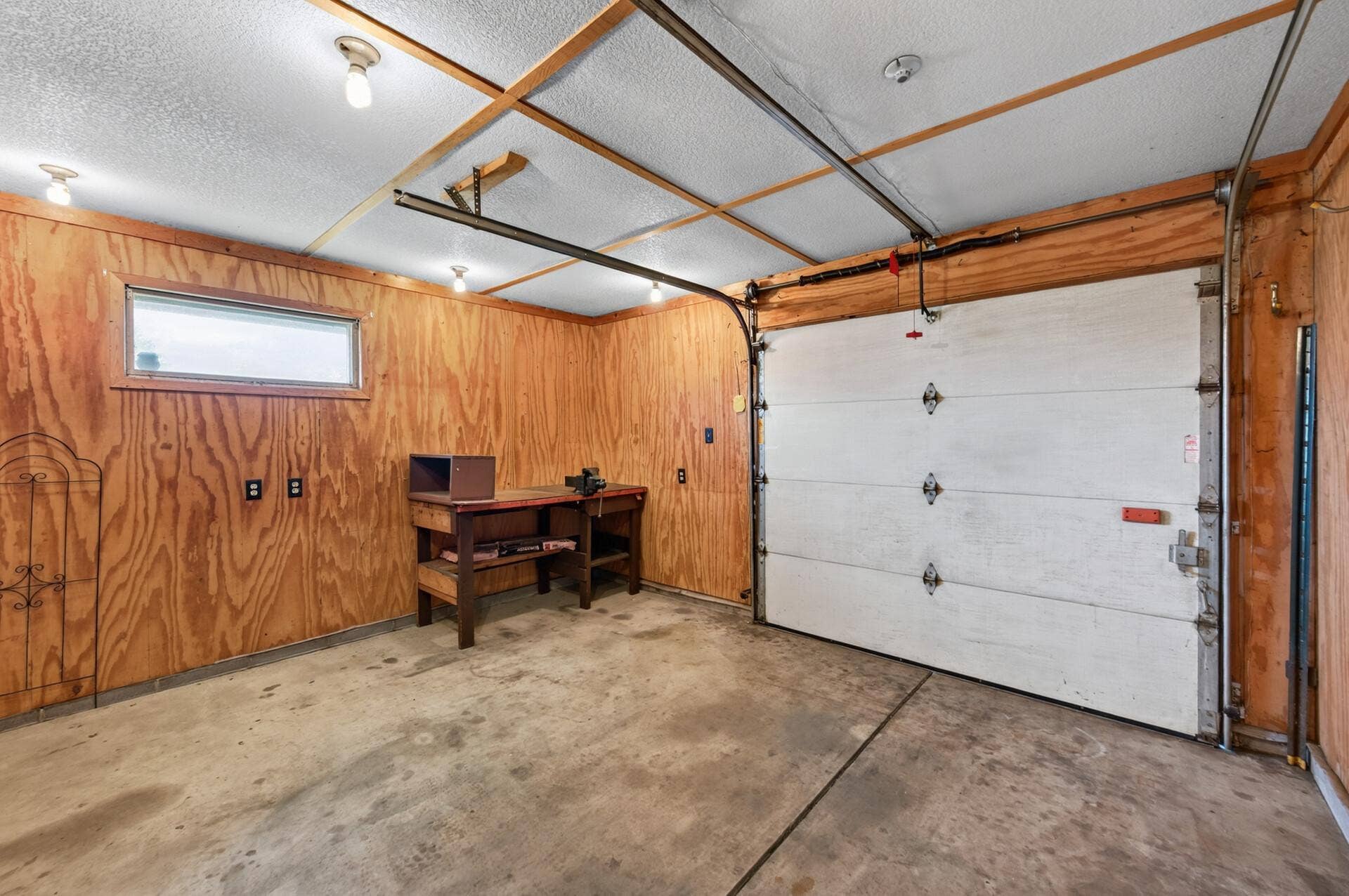 3800 101st Avenue N, Brooklyn Park, MN 55443 The back of the outside stall garage is set up as a workshop that is insulated and heated with a single overhead garage doors.