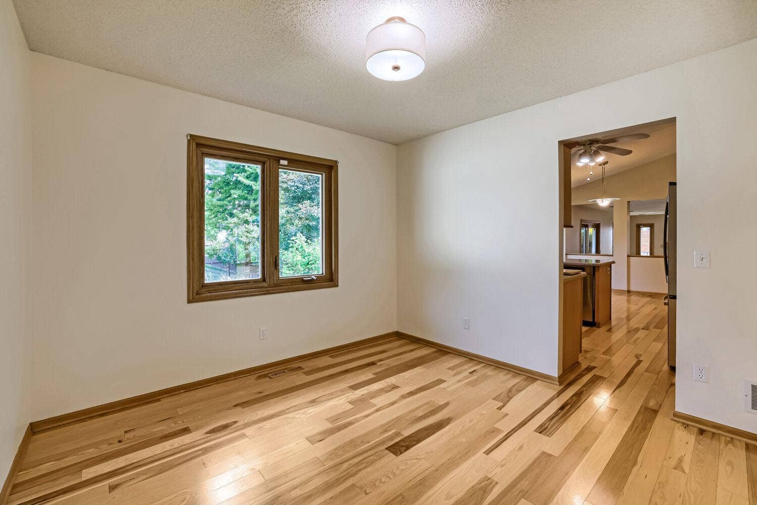 1119 Bonnieview Drive, Woodbury, MN 55129 1119 Bonnieview Drive, Woodbury, MN 55129