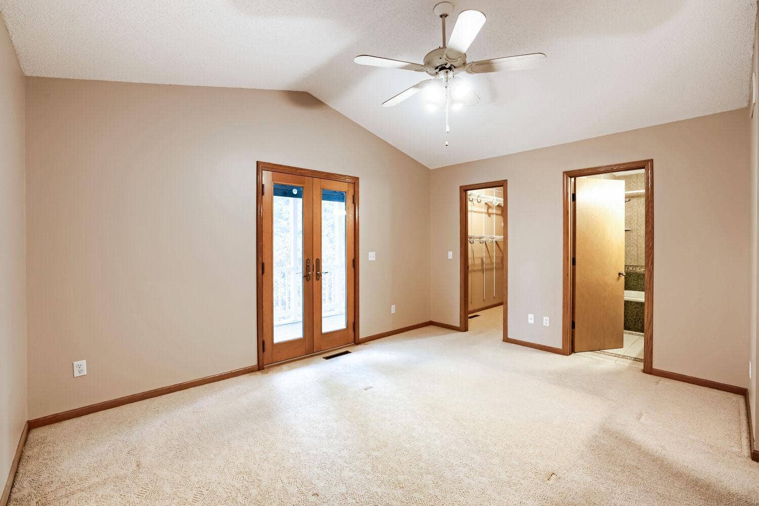 1119 Bonnieview Drive, Woodbury, MN 55129 1119 Bonnieview Drive, Woodbury, MN 55129