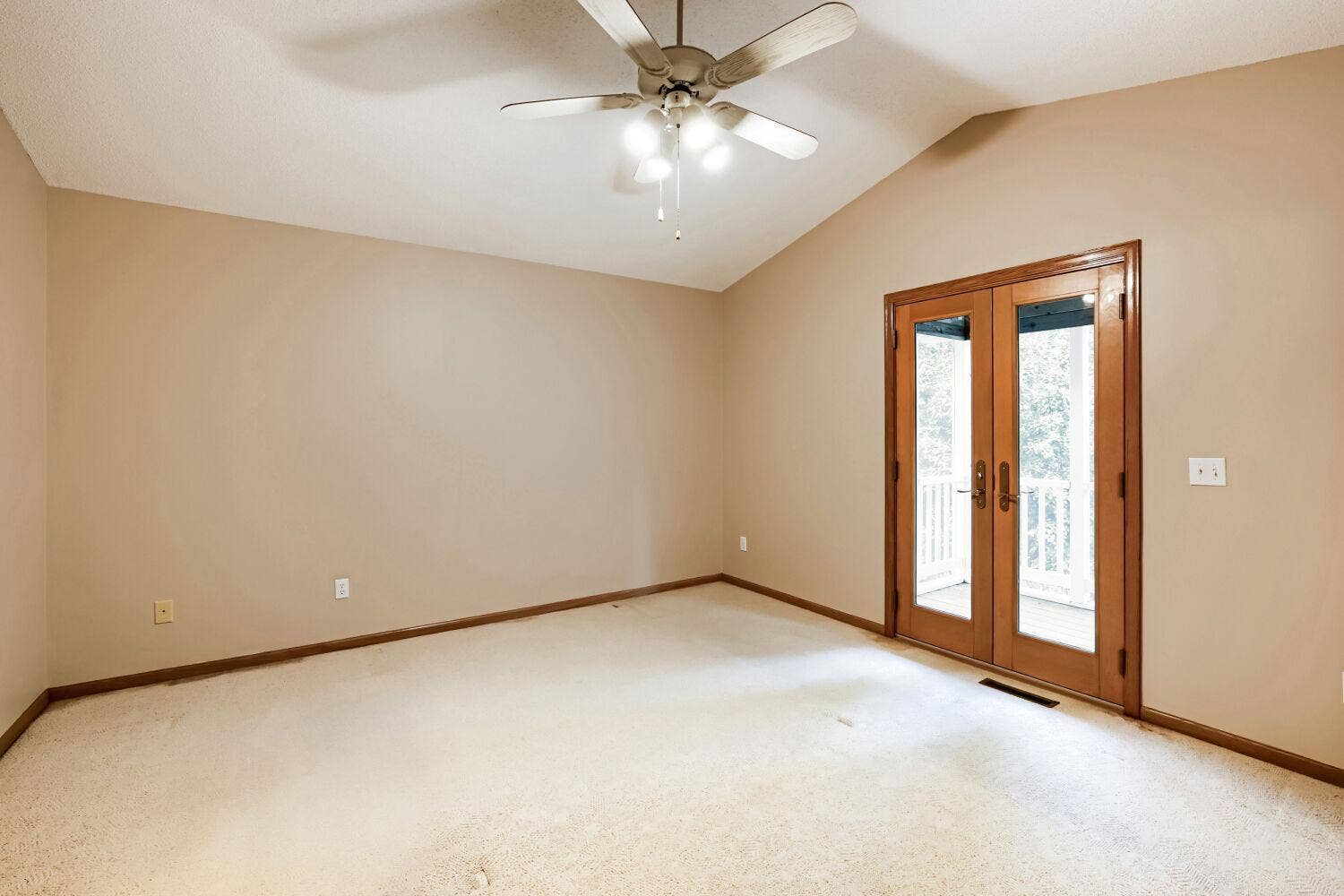 1119 Bonnieview Drive, Woodbury, MN 55129 1119 Bonnieview Drive, Woodbury, MN 55129
