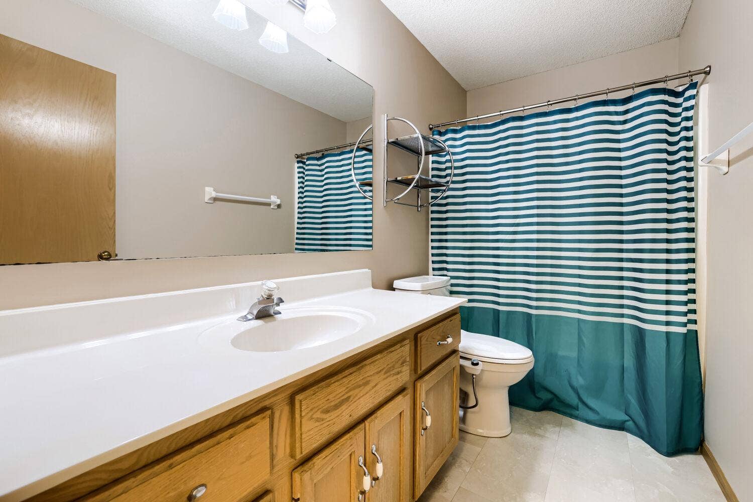 1119 Bonnieview Drive, Woodbury, MN 55129 1119 Bonnieview Drive, Woodbury, MN 55129