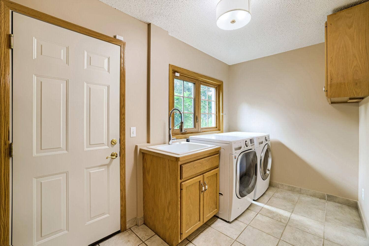 1119 Bonnieview Drive, Woodbury, MN 55129 1119 Bonnieview Drive, Woodbury, MN 55129