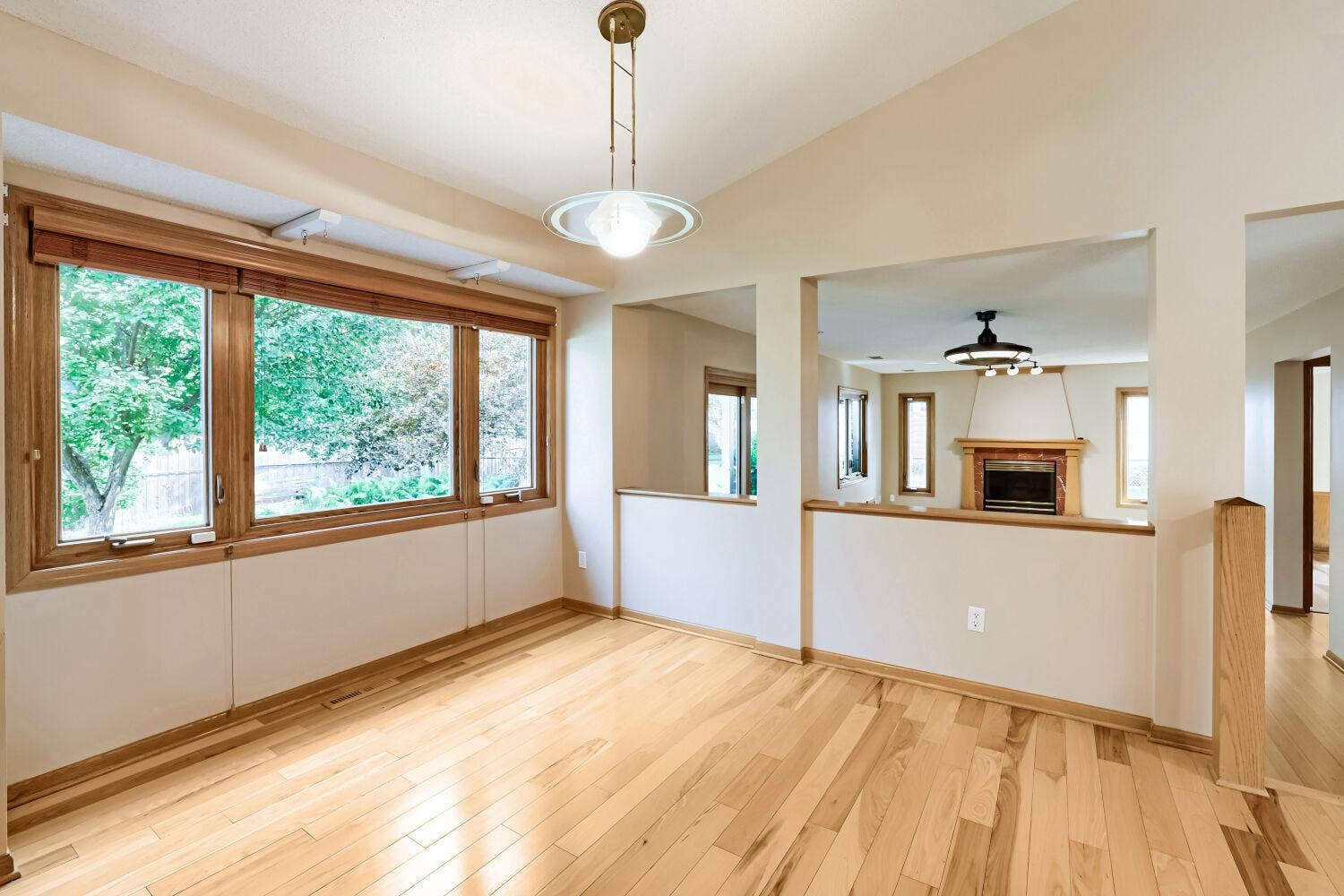 1119 Bonnieview Drive, Woodbury, MN 55129 1119 Bonnieview Drive, Woodbury, MN 55129