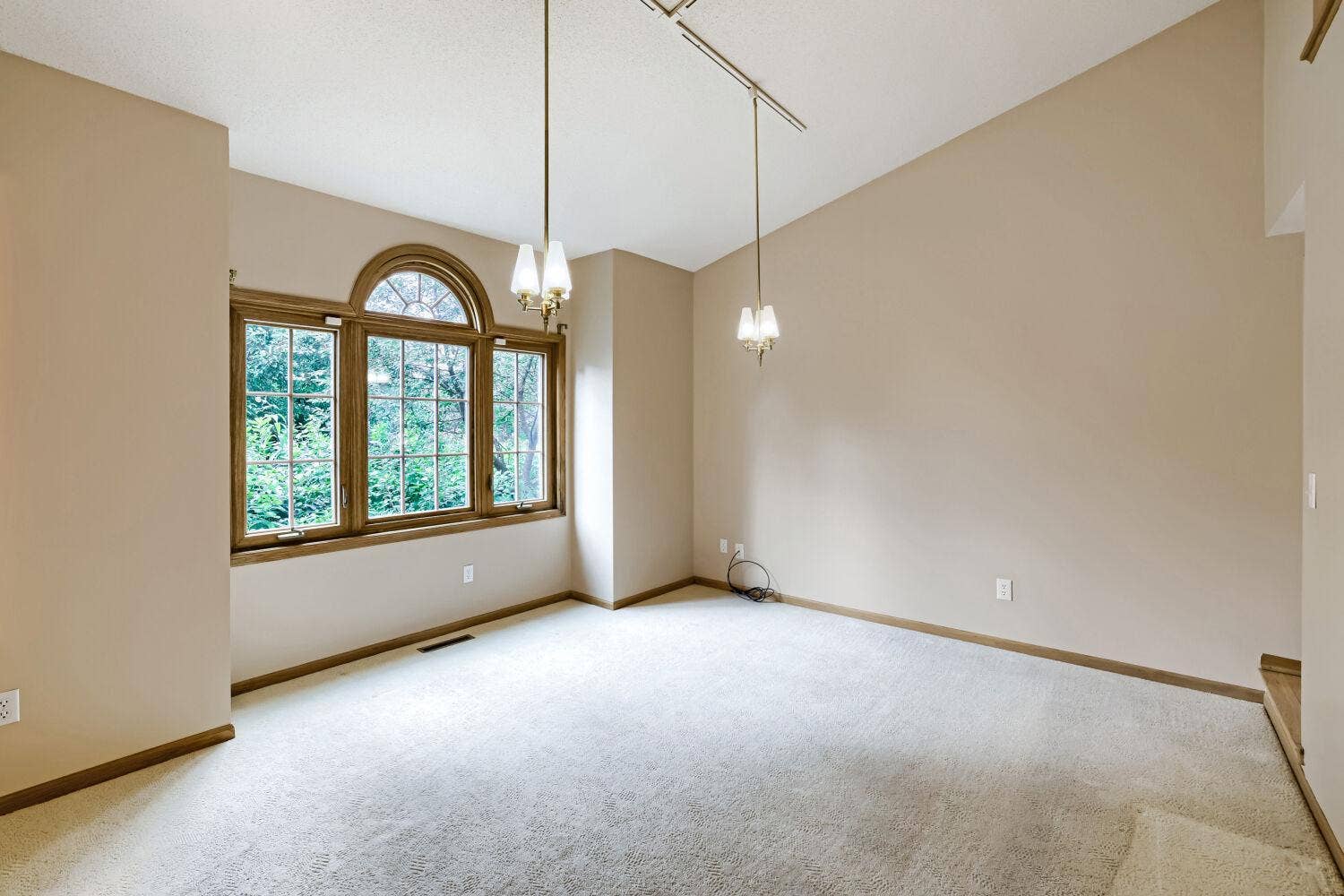 1119 Bonnieview Drive, Woodbury, MN 55129 1119 Bonnieview Drive, Woodbury, MN 55129