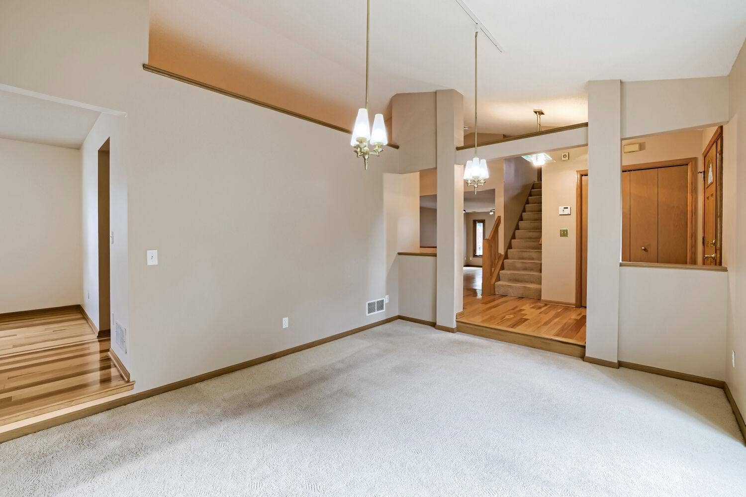 1119 Bonnieview Drive, Woodbury, MN 55129 1119 Bonnieview Drive, Woodbury, MN 55129