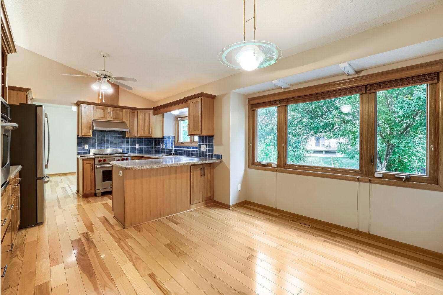 1119 Bonnieview Drive, Woodbury, MN 55129 1119 Bonnieview Drive, Woodbury, MN 55129