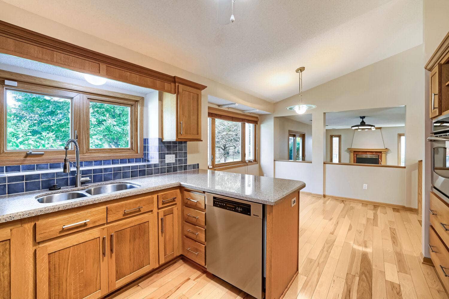 1119 Bonnieview Drive, Woodbury, MN 55129 1119 Bonnieview Drive, Woodbury, MN 55129