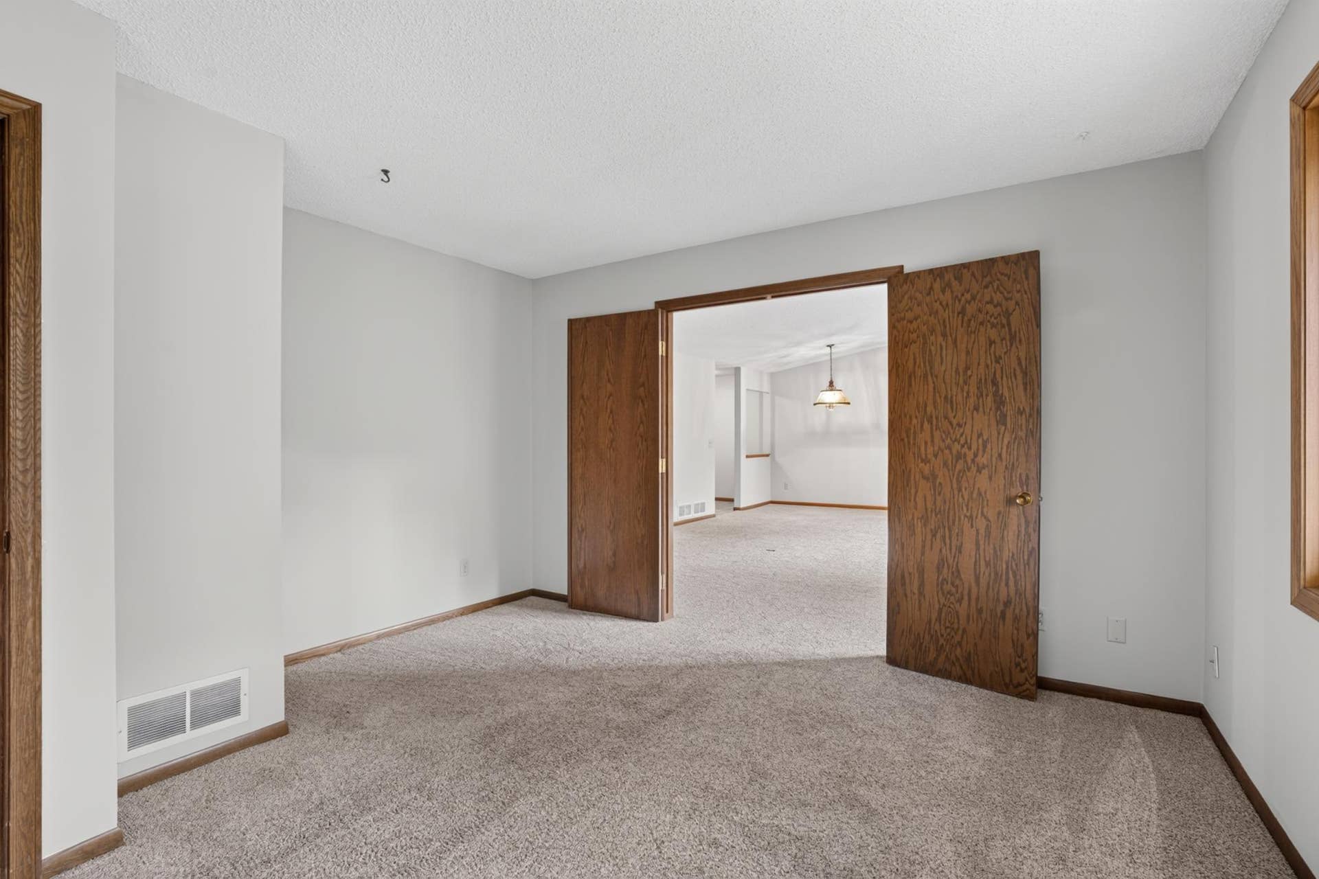 7055 Robinwood Trail, Woodbury, MN 55125 Main Level Den/3rd bedroom
