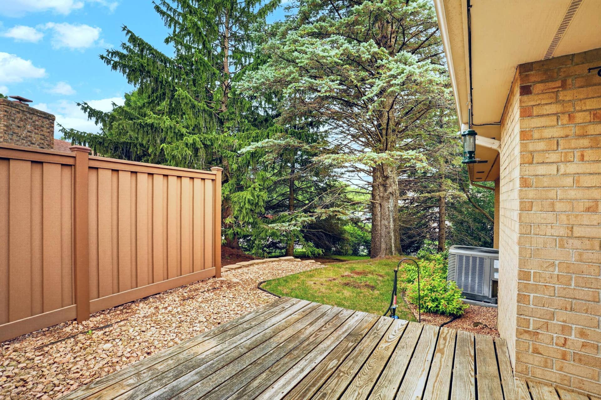 7055 Robinwood Trail, Woodbury, MN 55125 Main level outdoor living space