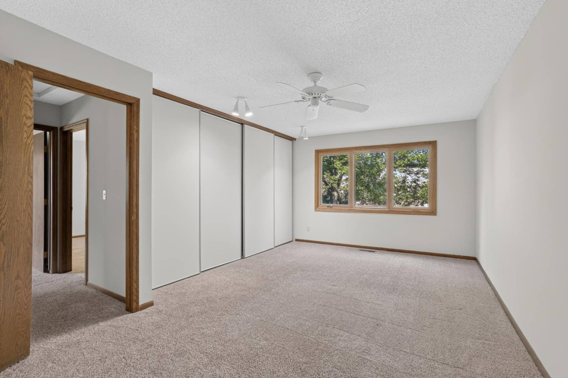 7055 Robinwood Trail, Woodbury, MN 55125 7055 Robinwood Trail, Woodbury, MN 55125