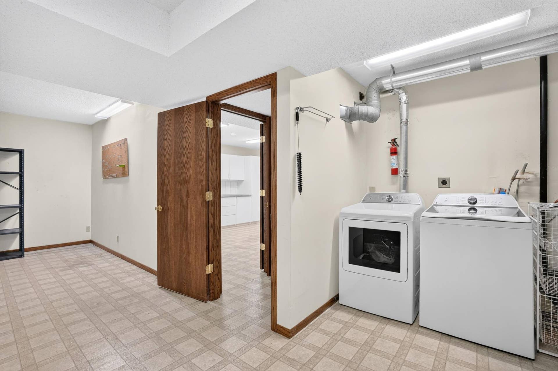 7055 Robinwood Trail, Woodbury, MN 55125 33_00033_7055_robinwood.jpg