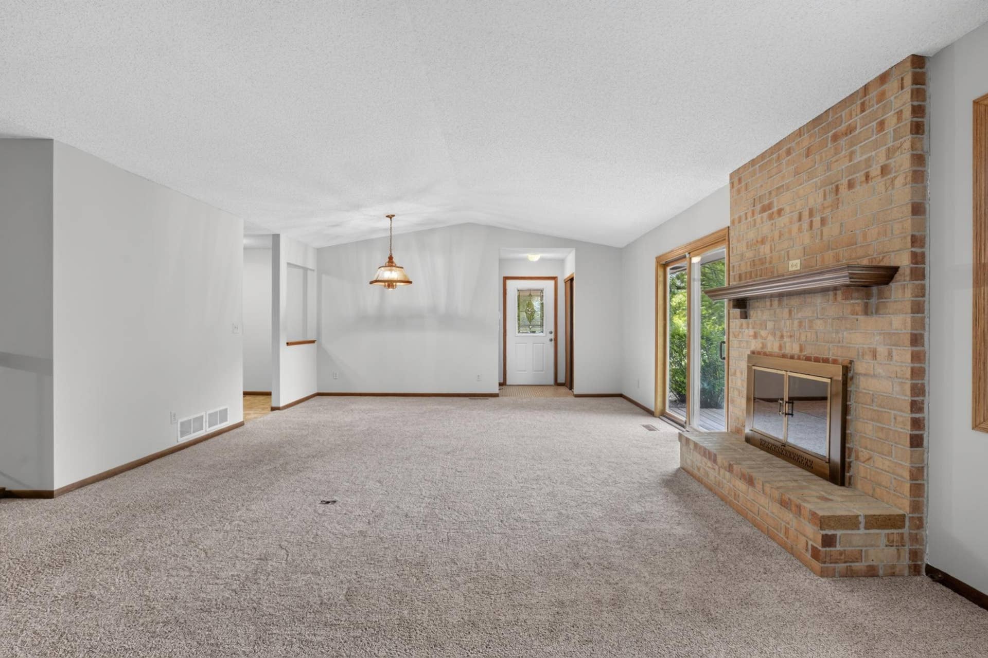 7055 Robinwood Trail, Woodbury, MN 55125 9_00009_7055_robinwood.jpg