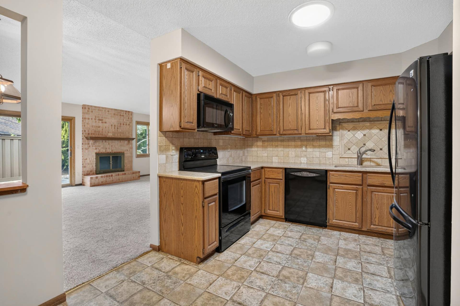 7055 Robinwood Trail, Woodbury, MN 55125 Kitchen opens to dining and main level for convenient entertaining