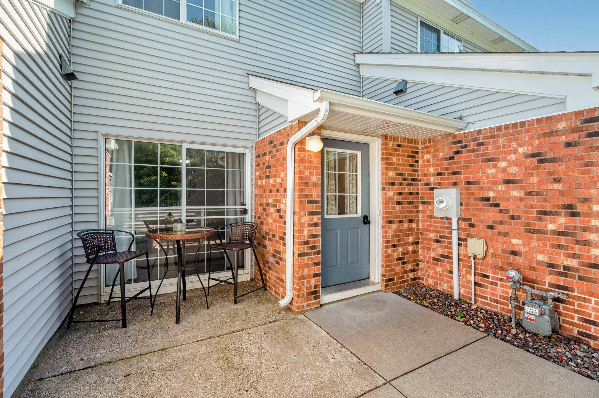 3724 Big Linden Curve, White Bear Lake, MN 55110 Welcoming entry to a lovely townhome