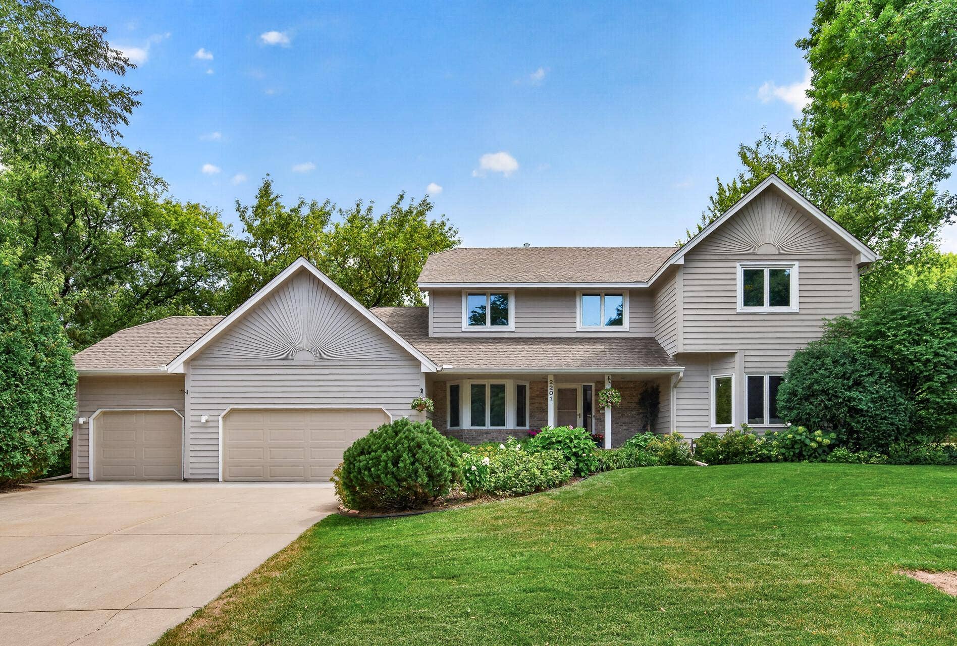 2201 Pine Island Road, Minnetonka, MN 55305
