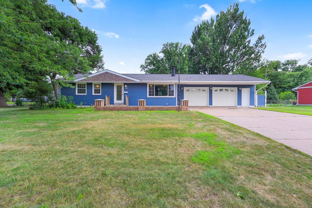 7700 65th Avenue N, Brooklyn Park, MN 55428 Front
