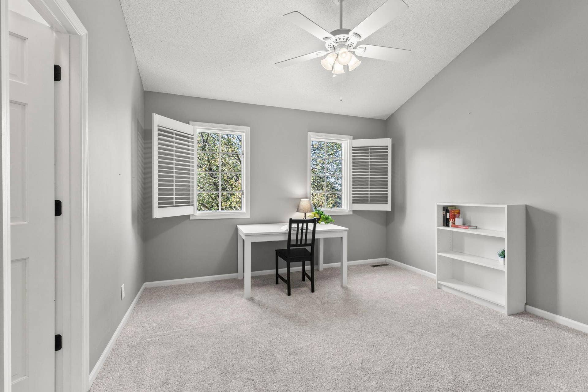 3563 Rae Lane, Woodbury, MN 55125 Third bedroom upstairs with vaulted ceiling