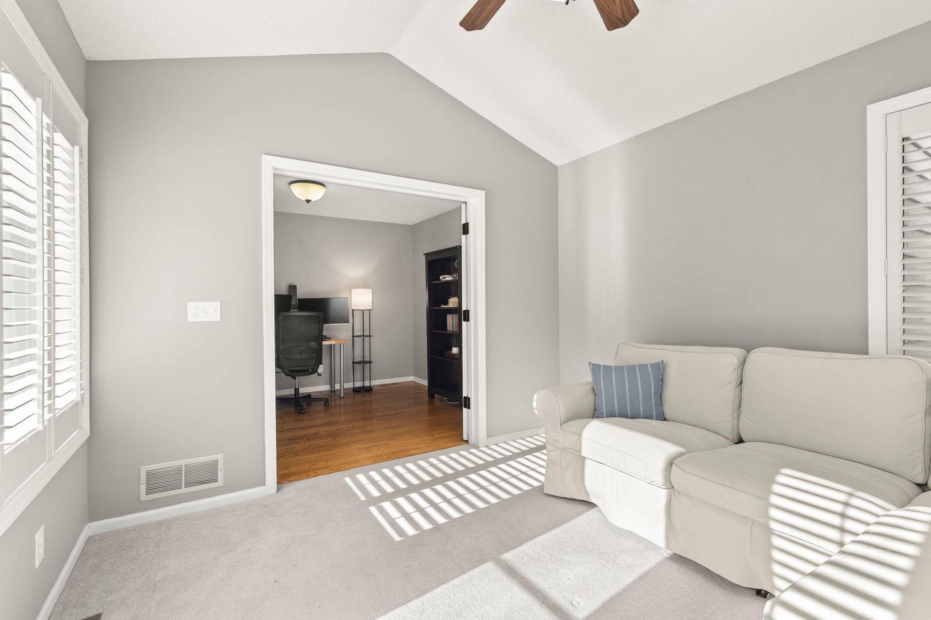 3563 Rae Lane, Woodbury, MN 55125 3563 Rae Lane, Woodbury, MN 55125