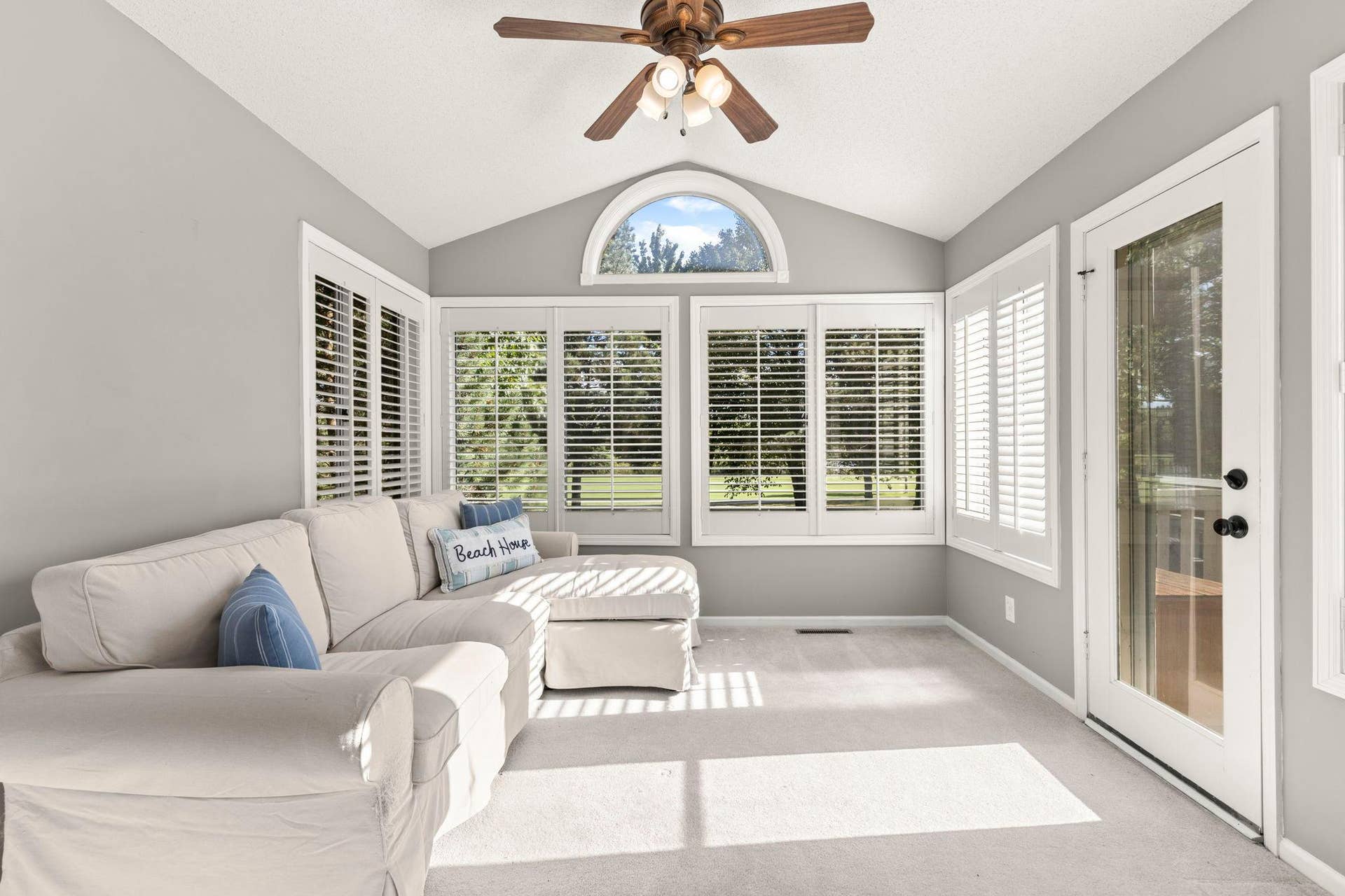 3563 Rae Lane, Woodbury, MN 55125 Gorgeous sun room