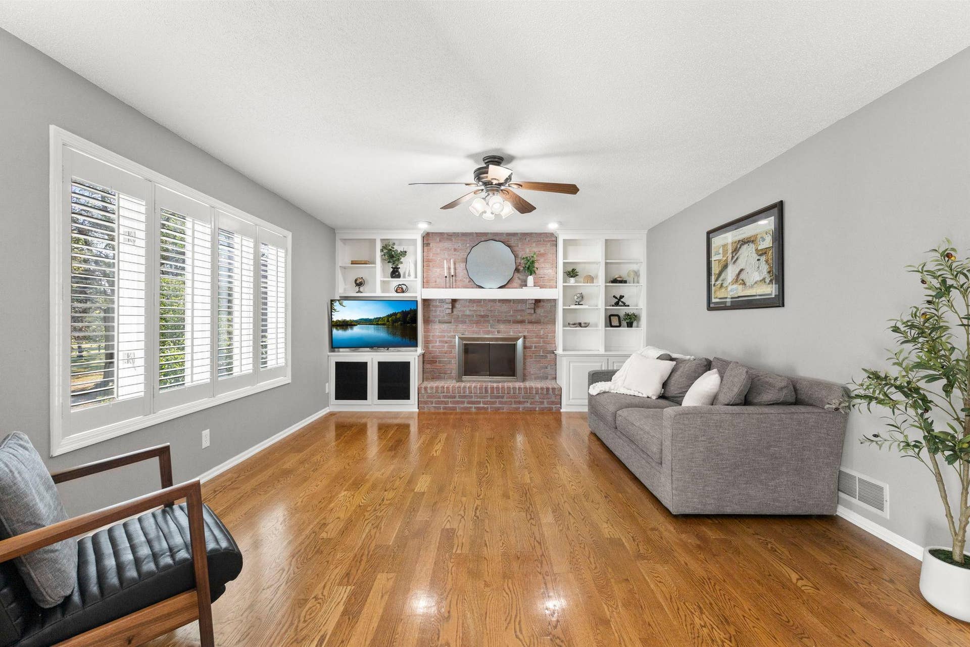 3563 Rae Lane, Woodbury, MN 55125 34-web-or-mls-33-print-3563 Rae Ln-72.jpg