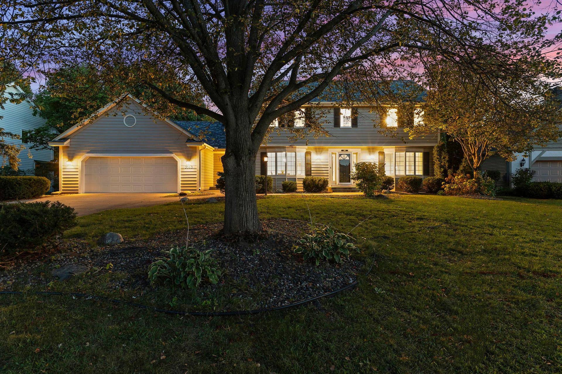 3563 Rae Lane, Woodbury, MN 55125 Welcome home!