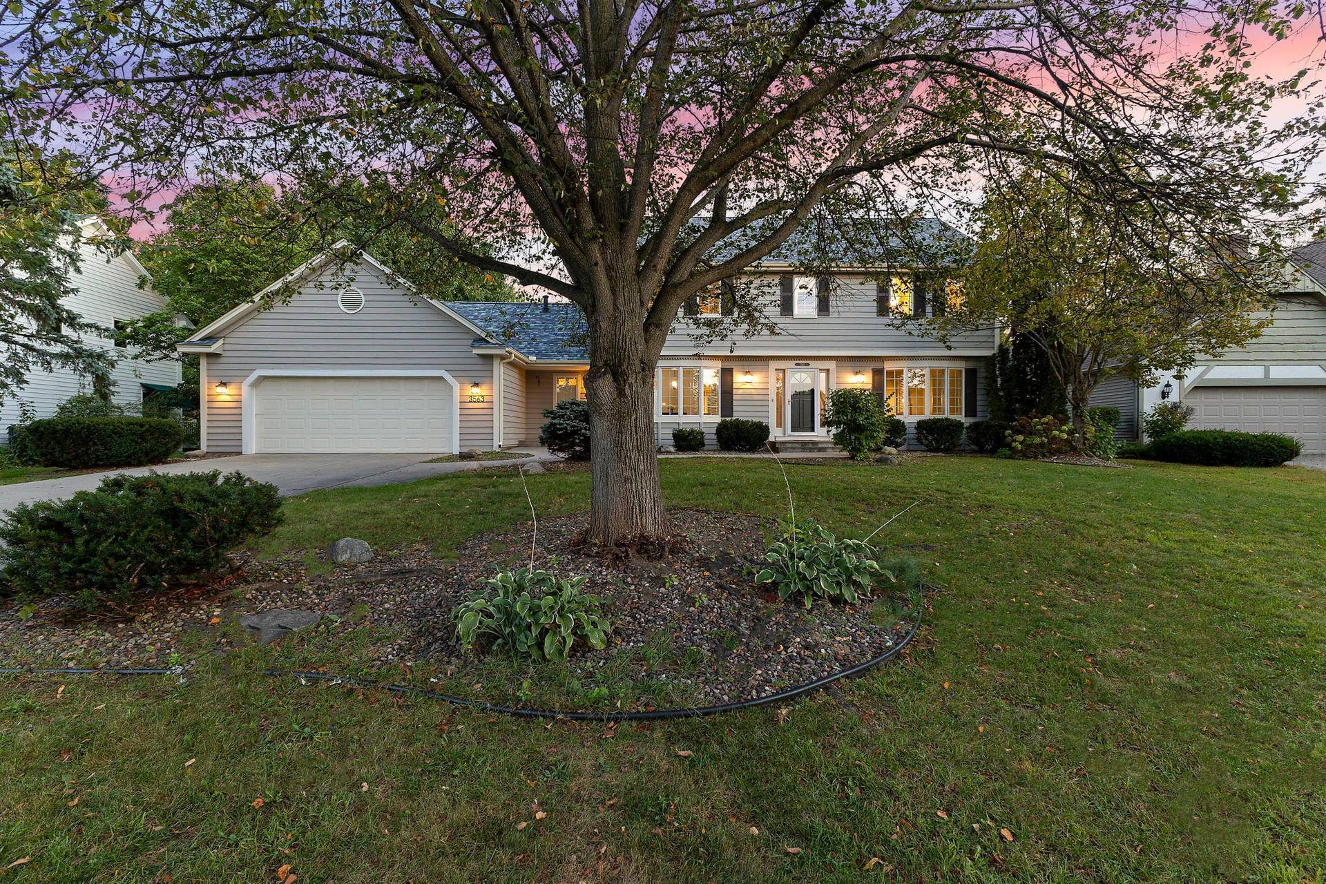 3563 Rae Lane, Woodbury, MN 55125 Welcome!