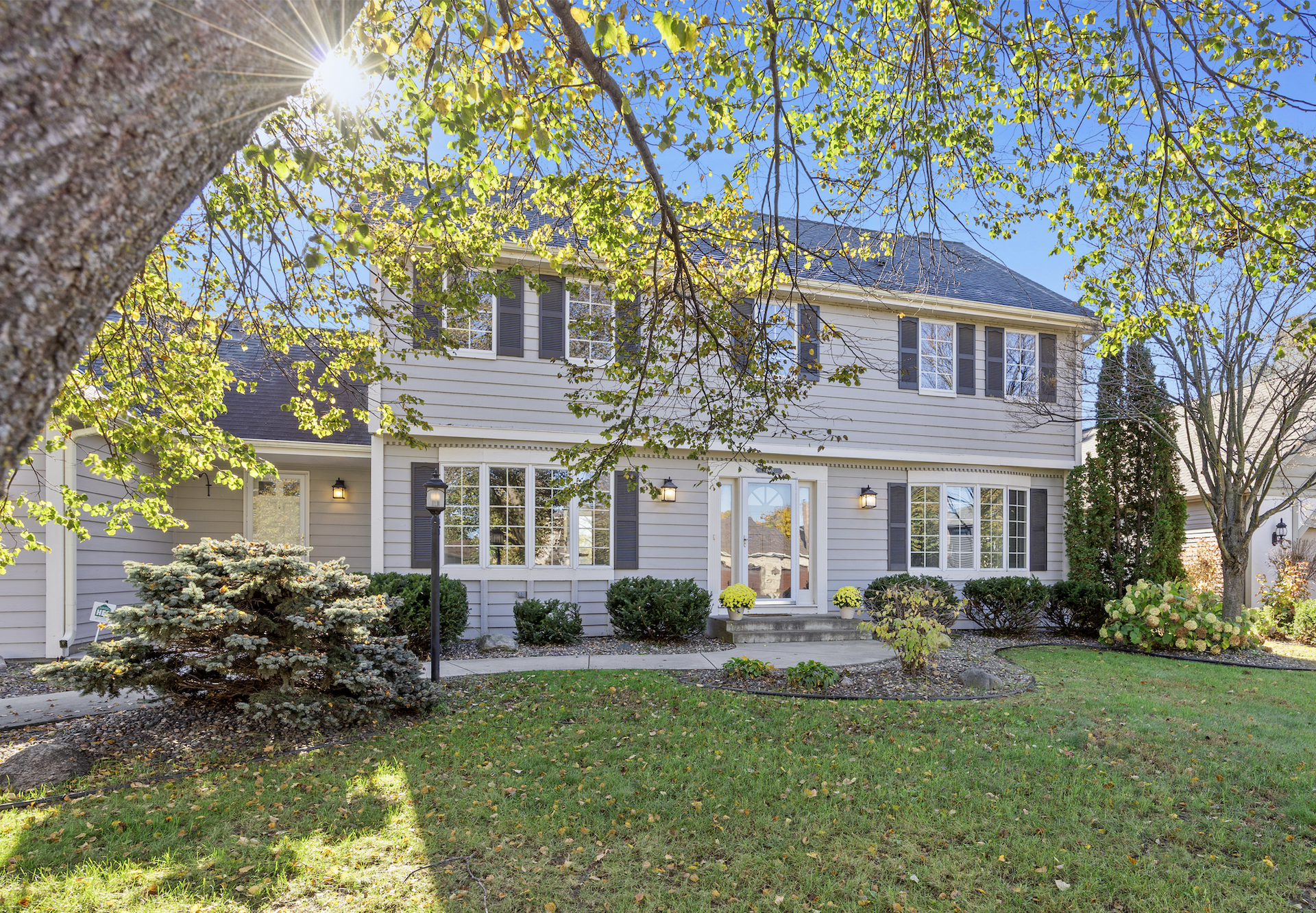 3563 Rae Lane, Woodbury, MN 55125 Welcome home!