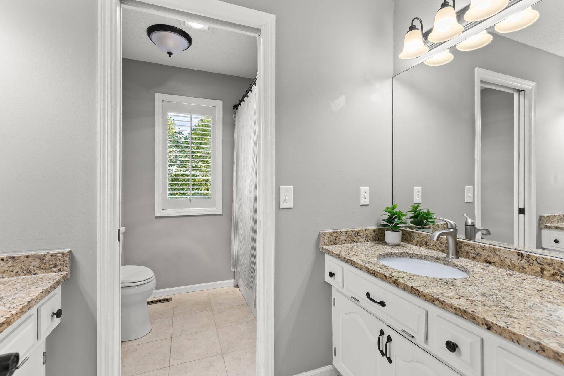 3563 Rae Lane, Woodbury, MN 55125 Hall bathroom for upstairs bedrooms