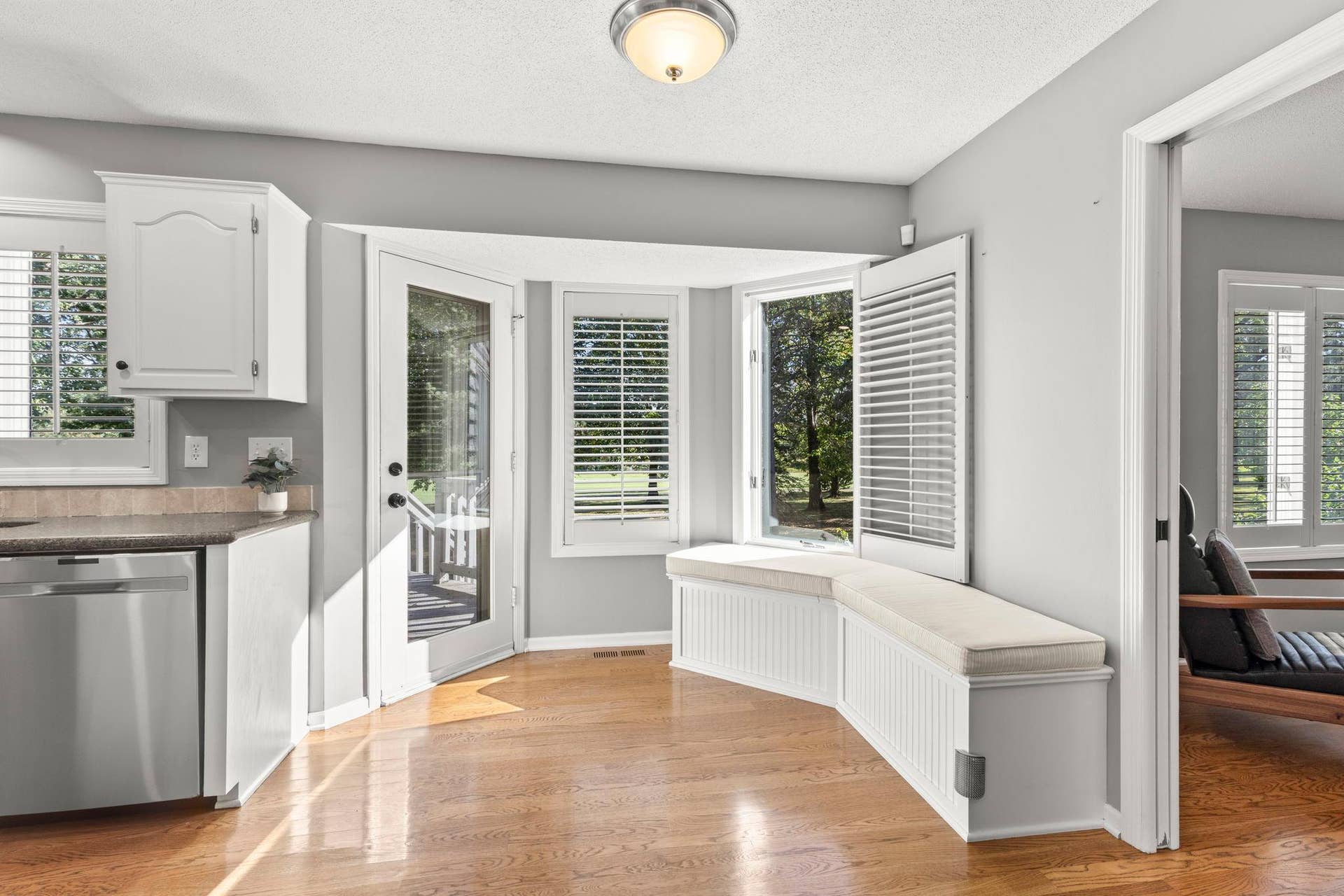 3563 Rae Lane, Woodbury, MN 55125 Eat in kitchen