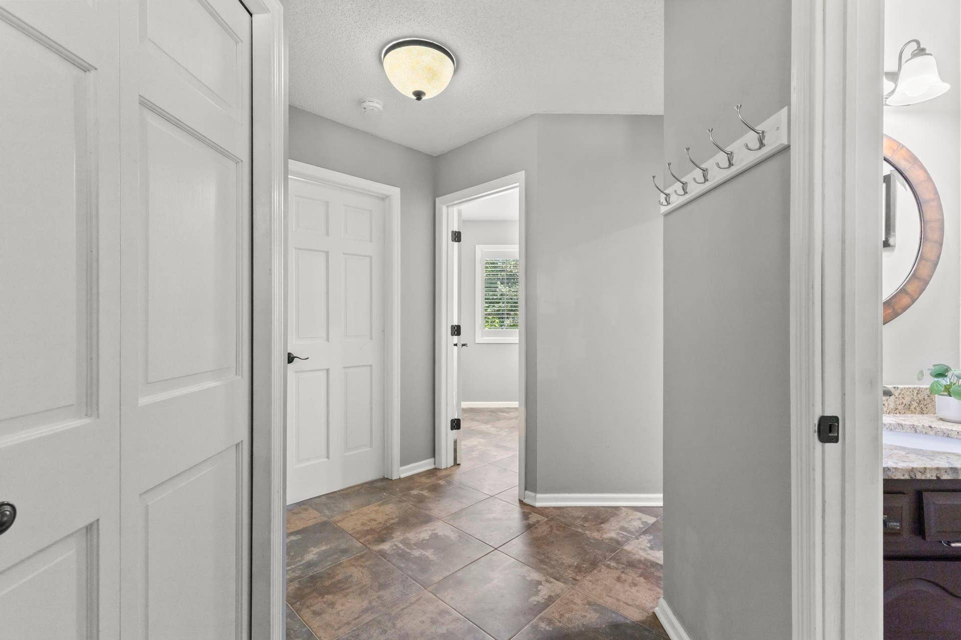 3563 Rae Lane, Woodbury, MN 55125 Mudroom entry from garage
