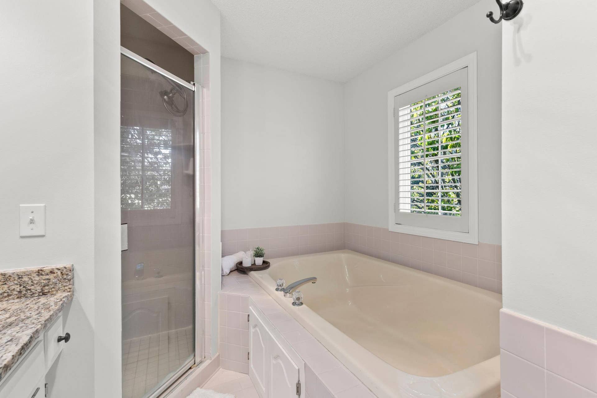 3563 Rae Lane, Woodbury, MN 55125 Separate tub and shower